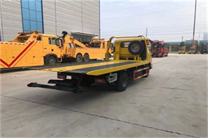 垦利非事故拖车